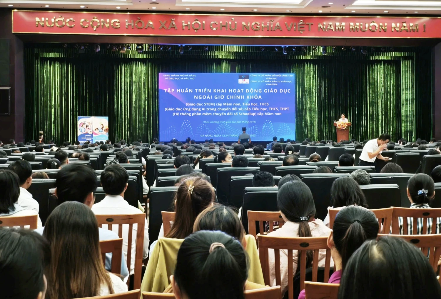 Hàng ngàn giáo viên 'học cách' biến lớp học thành phòng thí nghiệm sáng tạo