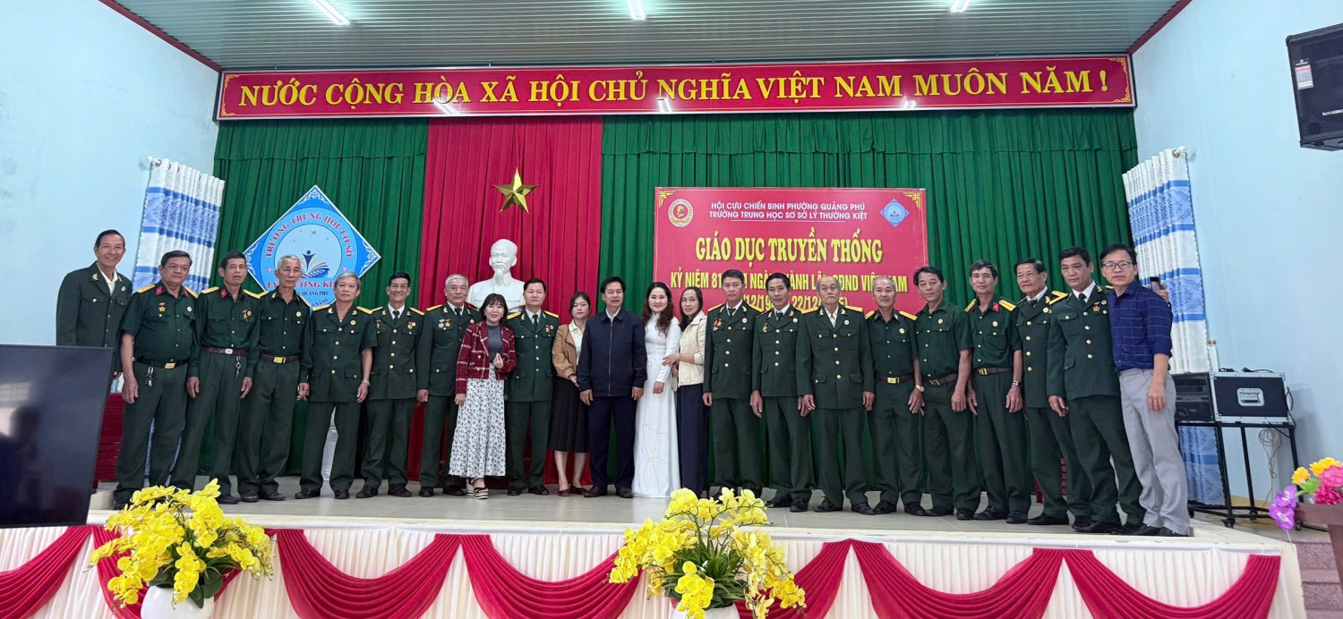 Tổ chức giáo dục truyền thống cách mạng cho thế hệ trẻ  nhân kỷ niệm 81 năm ngày thành lập QĐND Việt Nam