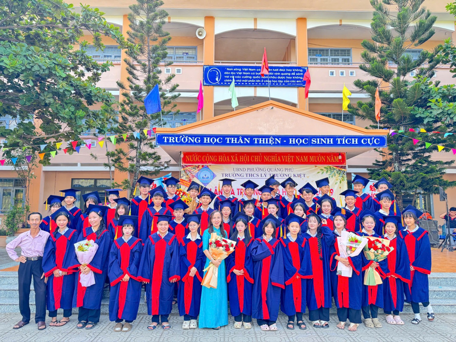 🌸 LỄ TRI ÂN VÀ RA TRƯỜNG CHO HỌC SINH LỚP 9 NĂM HỌC 2025 – 2026 🌸